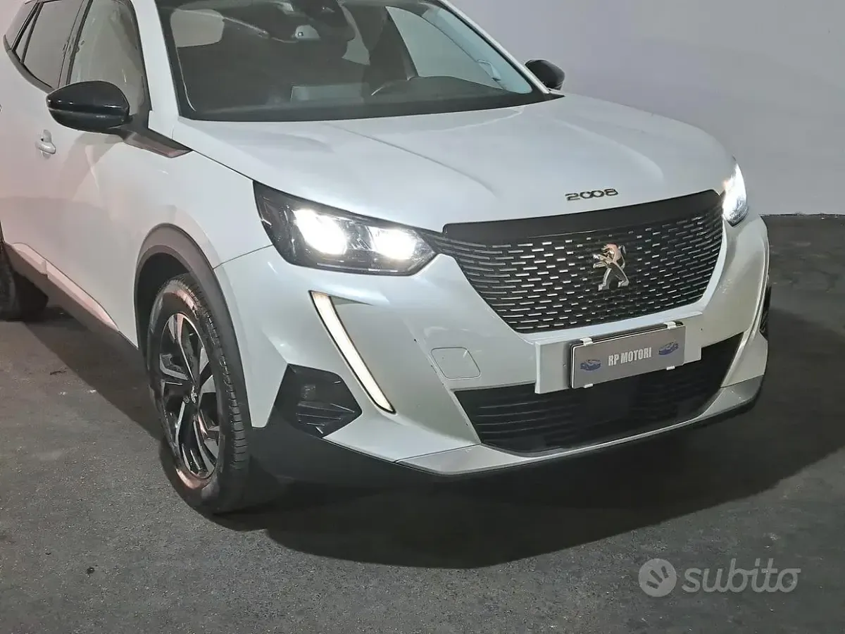 Usata Peugeot 2008 GT 131 CV (96 kW) 2021 Bianco SUV