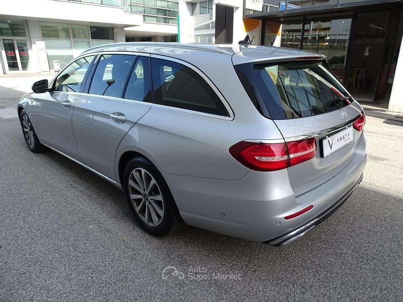 Usata Mercedes E220 Business 194 CV (142 kW) 2018 Argento Station wagon