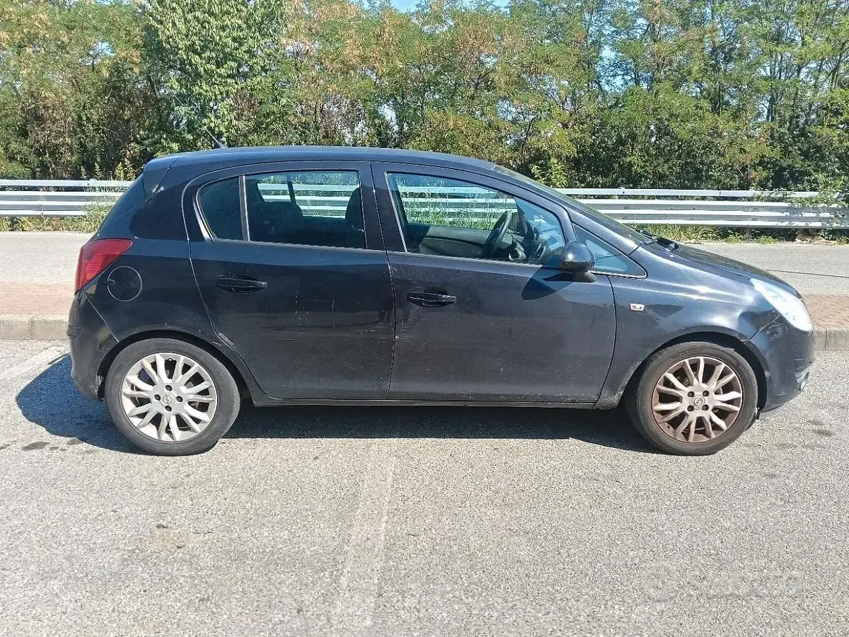 Usata Opel Corsa 80 CV (58 kW) 2009 Nero Utilitaria