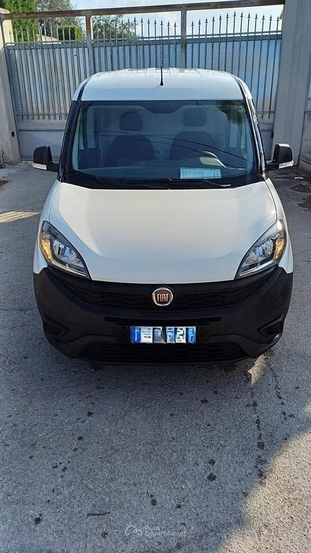 Usata Fiat Doblò 95 CV (69 kW) 2020 Bianco Monovolume