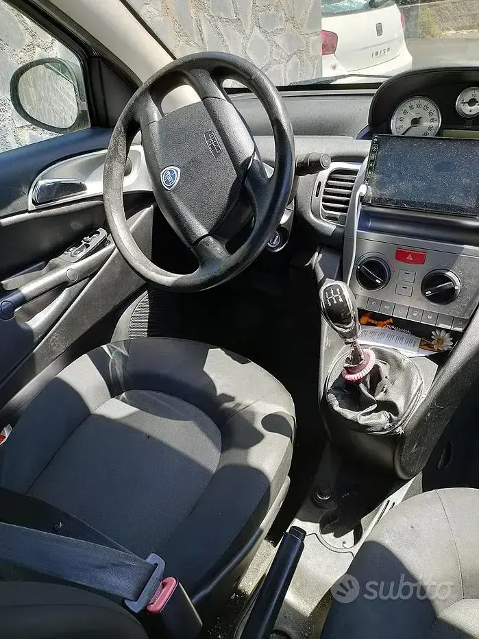 Usata Lancia Ypsilon 69 CV (50 kW) 2011 Marrone Utilitaria