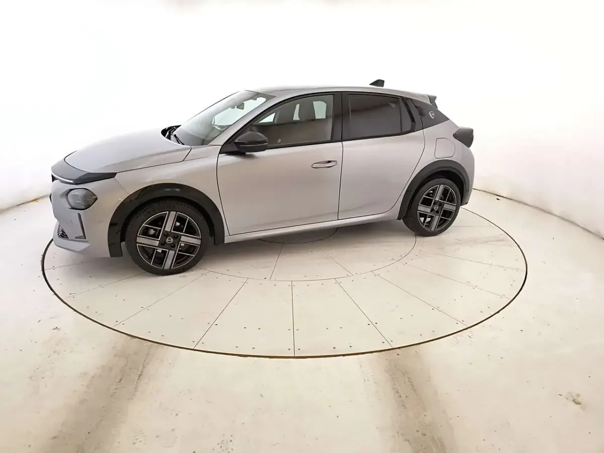Usata Lancia Ypsilon 101 CV (74 kW) 2025 Grigio nuvola mt. Utilitaria