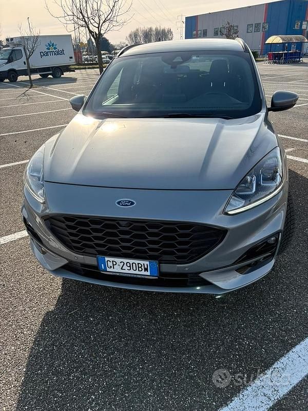 Usata Ford Kuga 120 CV (88 kW) 2023 Grigio SUV