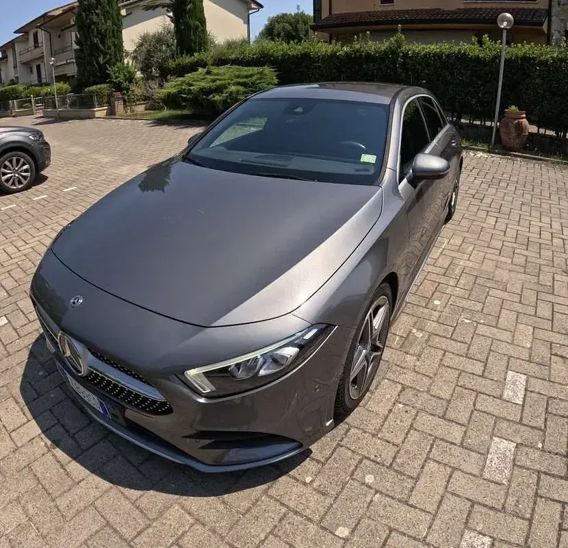 Usata Mercedes A180 Premium 116 CV (85 kW) 2019 Grigio Berlina