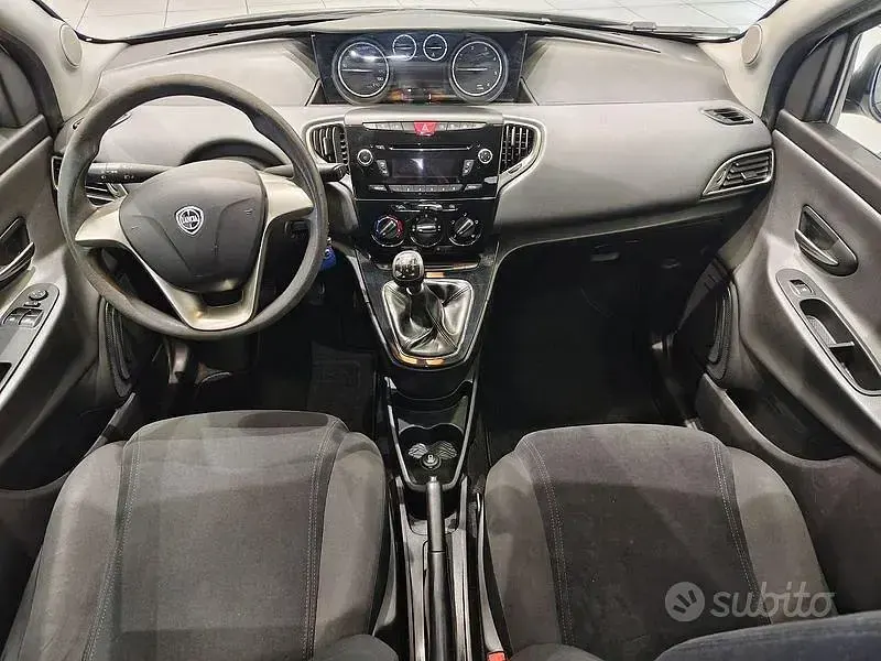 Usata Lancia Ypsilon Gold 95 CV (69 kW) 2015 Grigio Utilitaria