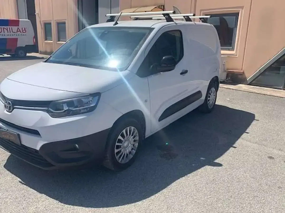 Usata Toyota Proace City City 131 CV (96 kW) 2023 Bianco Monovolume