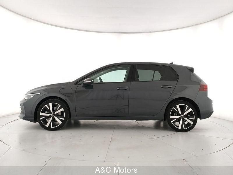 Usata VW Golf VIII Life 204 CV (150 kW) 2025 Grigio Utilitaria