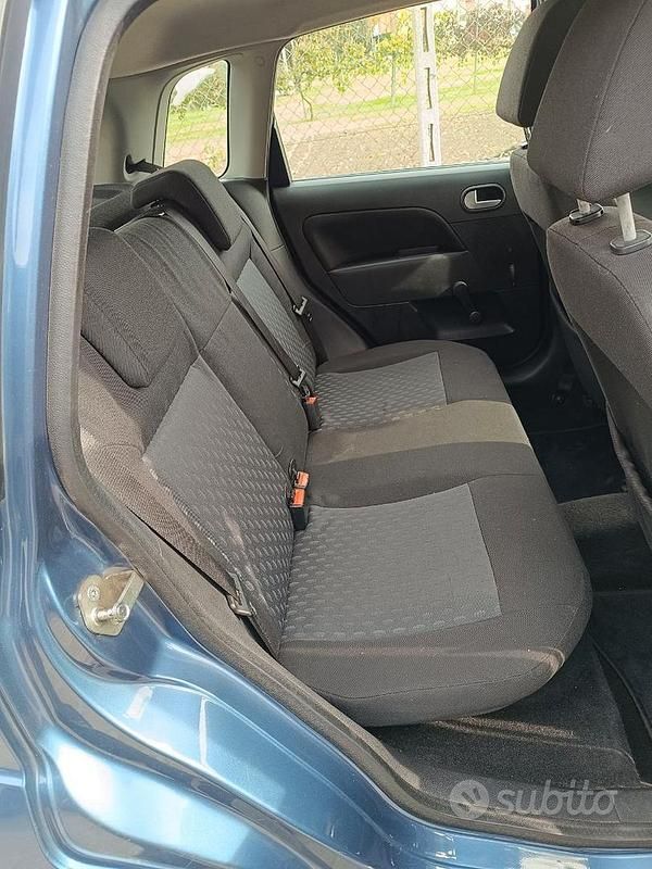 Usata Ford Fiesta Ghia 75 CV (55 kW) 2005 Blu/azzurro Berlina