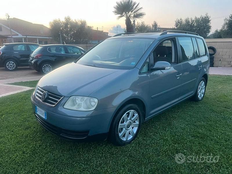 Usata VW Touran Trendline 105 CV (77 kW) 2004 Grigio Monovolume