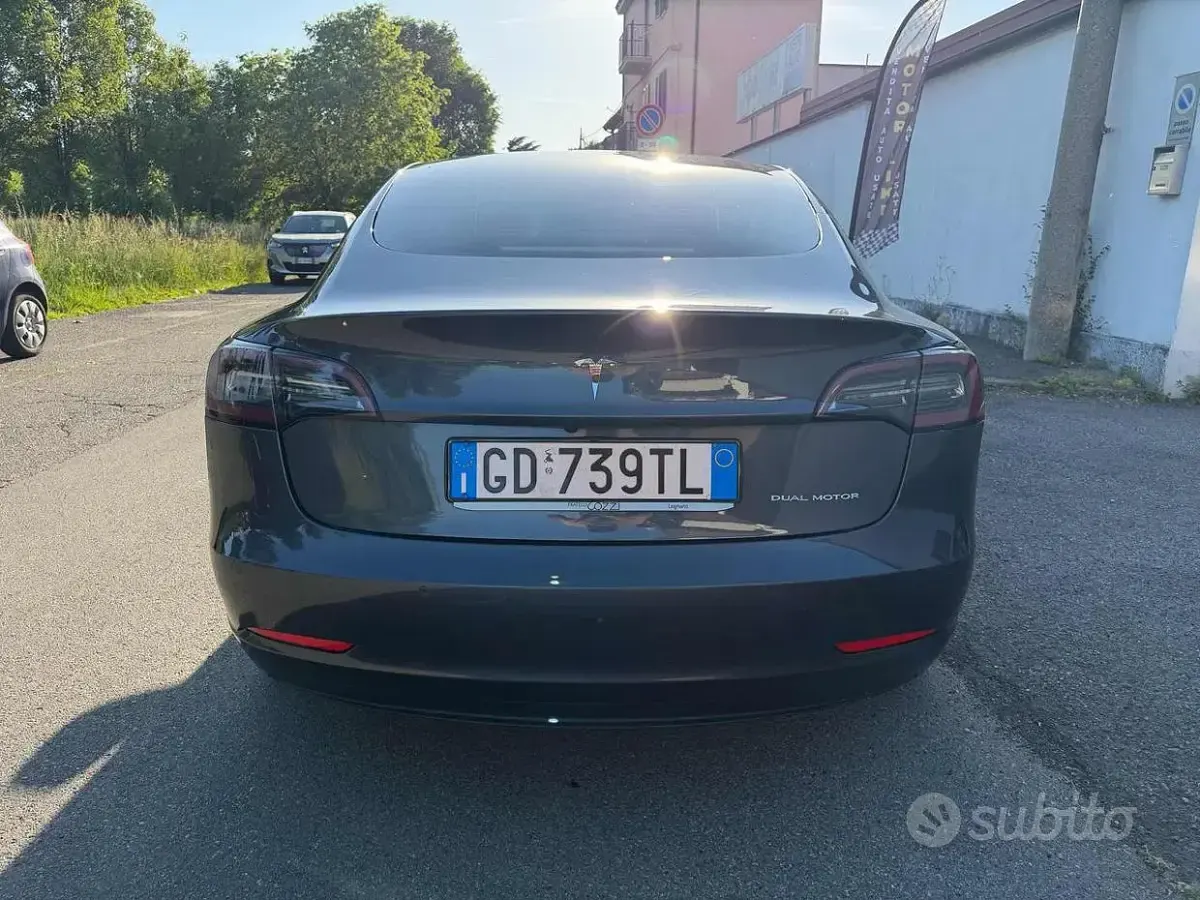 Usata Tesla Model 3 152 kW (208 CV) 2021 Grigio scuro Berlina