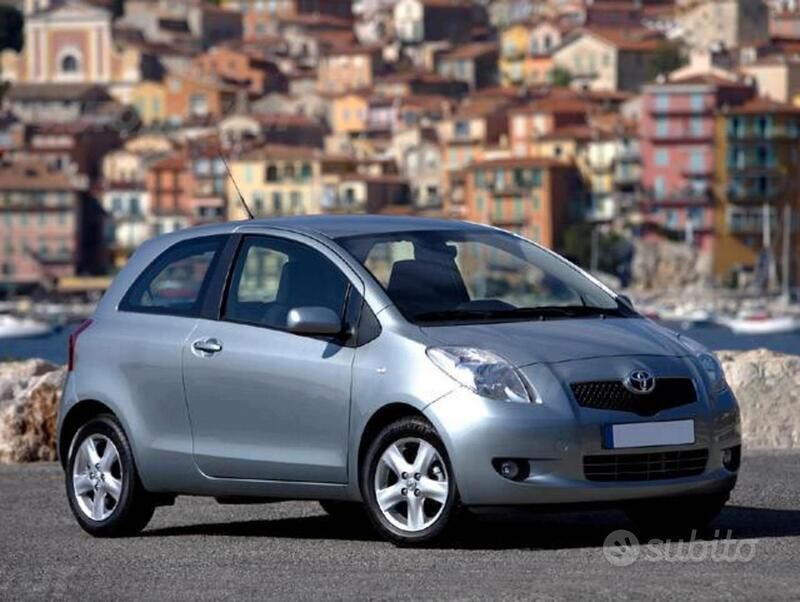 Usata Toyota Yaris 69 CV (50 kW) 2008 Grigio Berlina