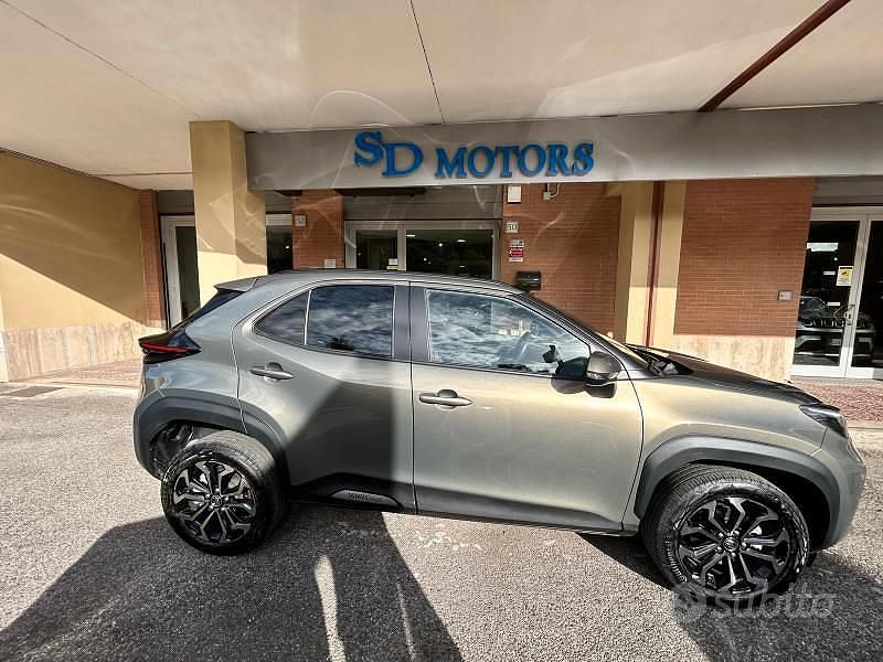 Usata Toyota Yaris Cross Trend 116 CV (85 kW) 2024 Grigio SUV