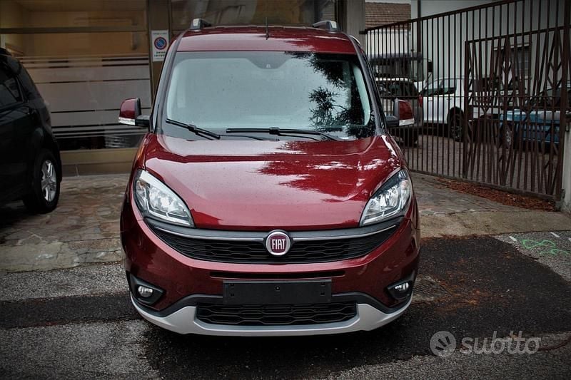 Usata Fiat Doblò Trekking 120 CV (88 kW) 2018 Rosso Monovolume