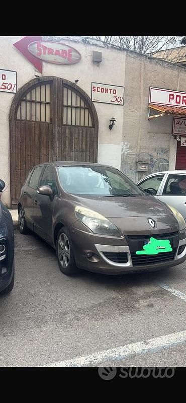 Usata Renault Scénic III 106 CV (77 kW) 2010 Marrone Monovolume