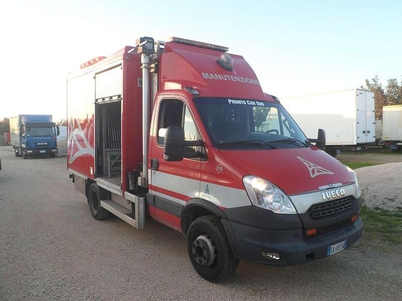 Usata Iveco Daily 150 CV (110 kW) 2013 Rosso Furgone