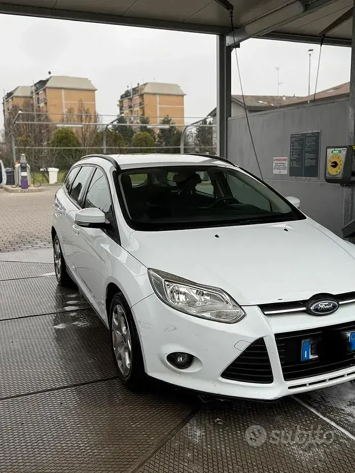 Usata Ford Focus Individual 116 CV (85 kW) 2014 Bianco Station wagon