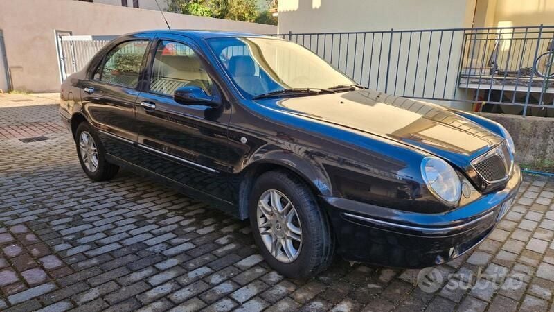 Usata Lancia Lybra 116 CV (85 kW) 2006 Blu Berlina