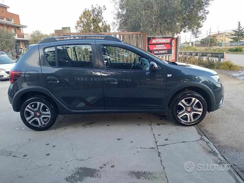 Usata Dacia Sandero Stepway 95 CV (69 kW) 2019 Grigio Berlina