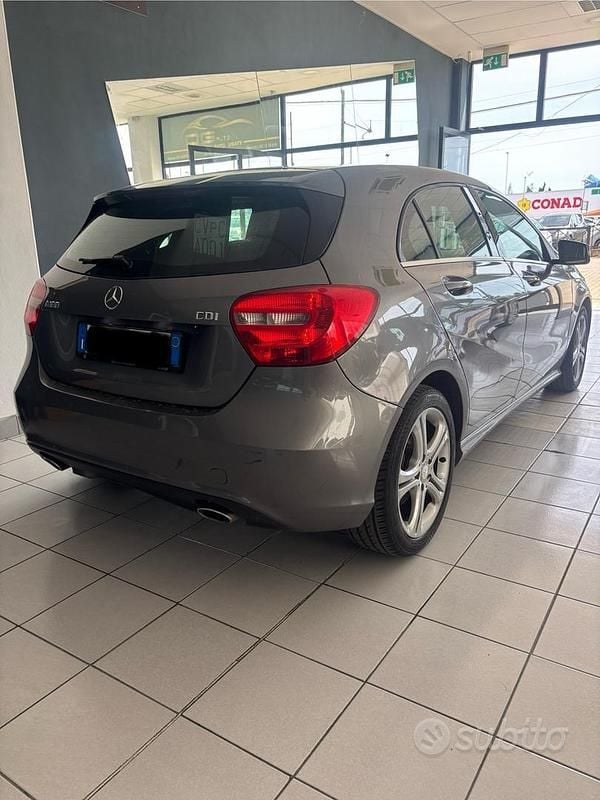 Usata Mercedes A180 Edition 108 CV (79 kW) 2014 Grigio Berlina