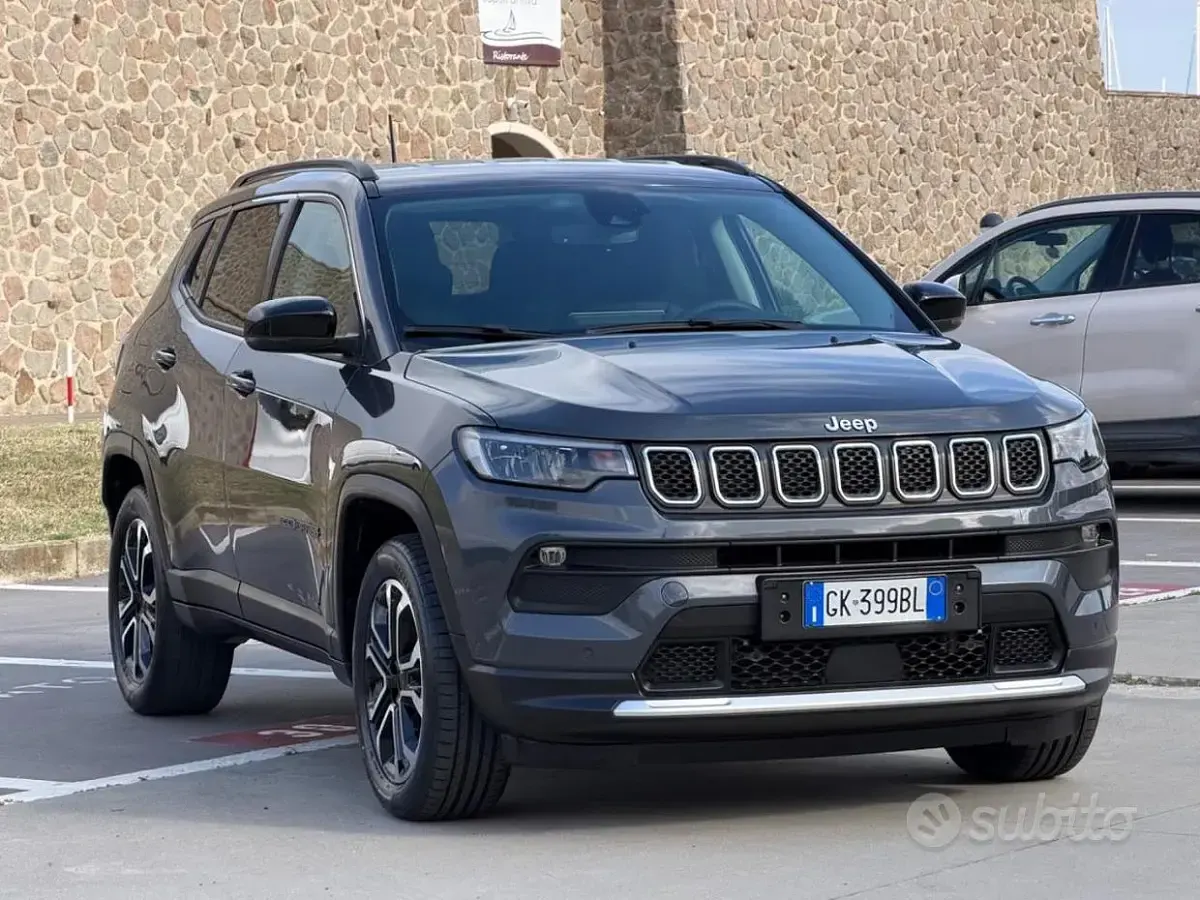 Usata Jeep Compass Limited 131 CV (96 kW) 2022 Grafik grey SUV