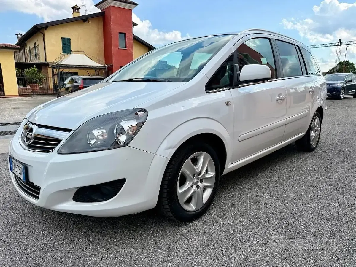 Usata Opel Zafira Business 110 CV (80 kW) 2015 Bianco Monovolume