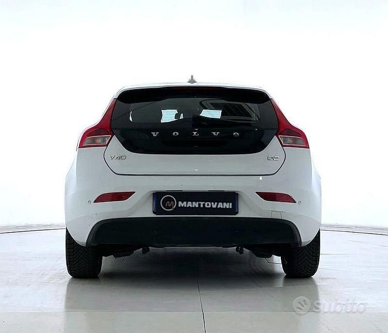 Usata Volvo V40 Kinetic 115 CV (84 kW) 2013 Bianco Berlina