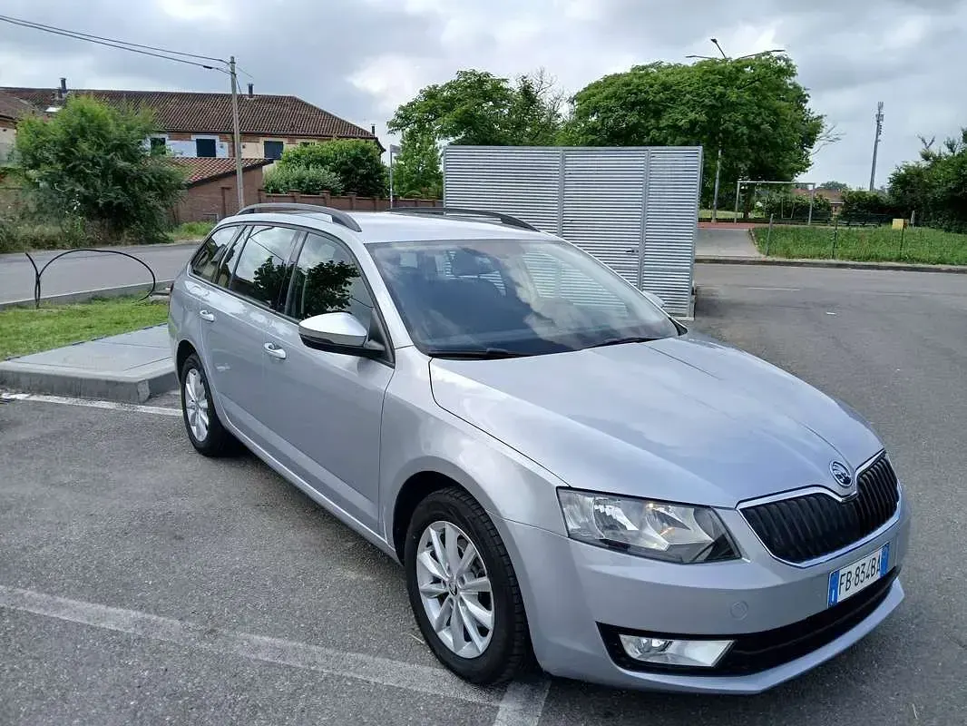 Usata Skoda Octavia Executive 150 CV (110 kW) 2015 Argento Station wagon