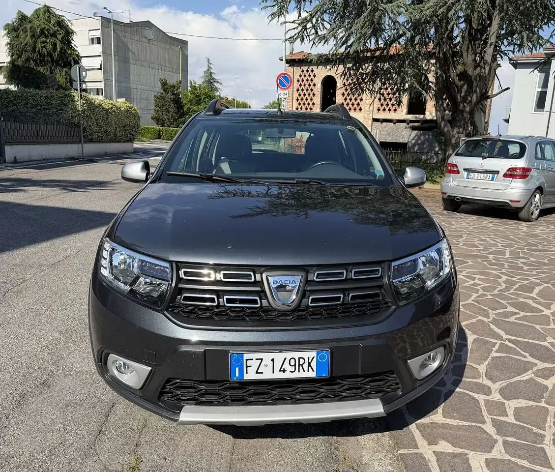 Usata Dacia Sandero Comfort 90 CV (66 kW) 2019 Grigio Berlina