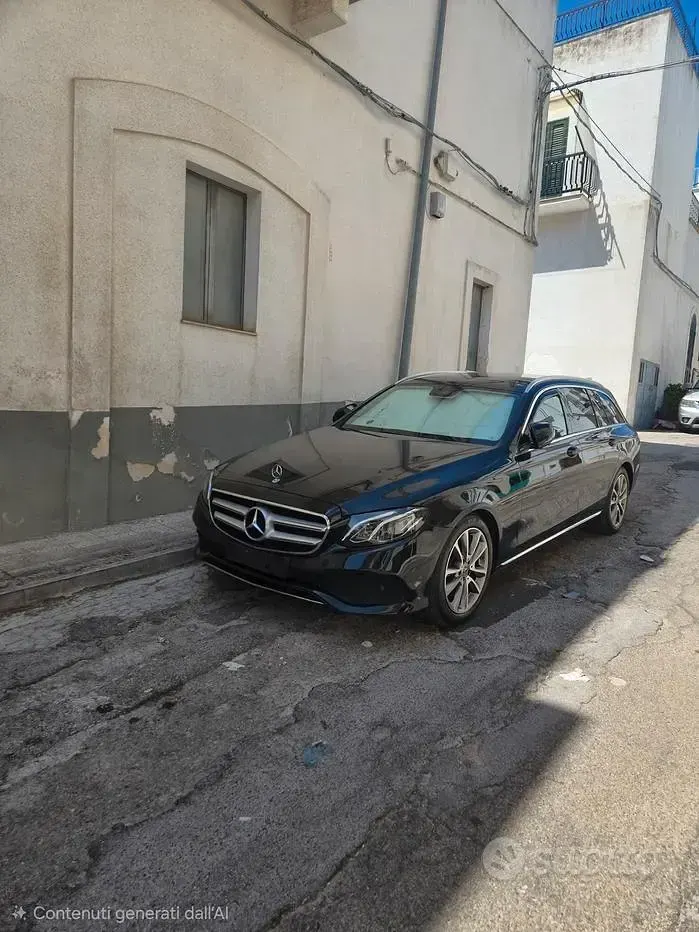 Usata Mercedes E220 194 CV (142 kW) 2021 Nero Station wagon