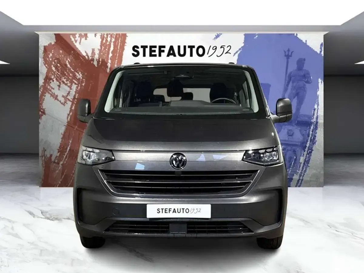 Usata VW Caravelle 150 CV (110 kW) 2025 Grigio Furgone