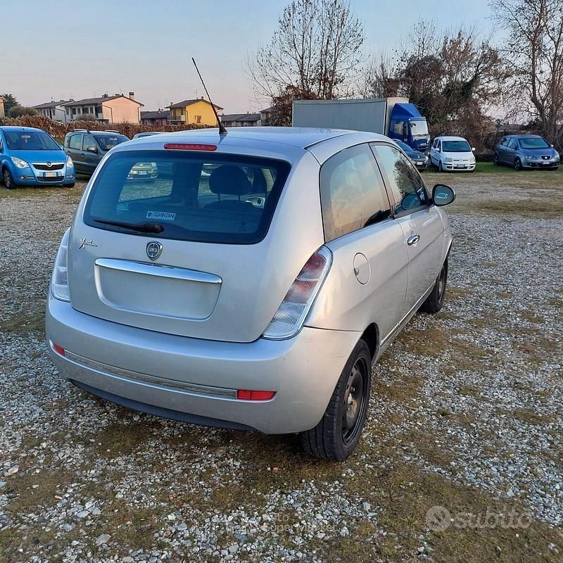 Usata Lancia Ypsilon 69 CV (50 kW) 2011 Grigio Utilitaria