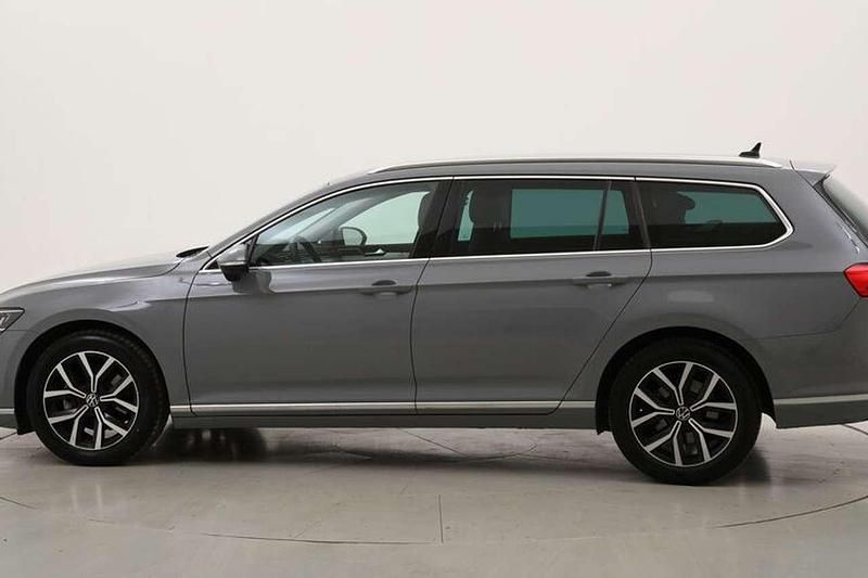 Usata VW Passat Executive 150 CV (110 kW) 2022 Grigio Station wagon
