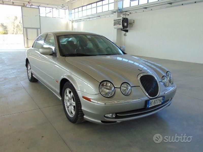 Usata Jaguar S-Type S 238 CV (175 kW) 1999 Grigio Berlina