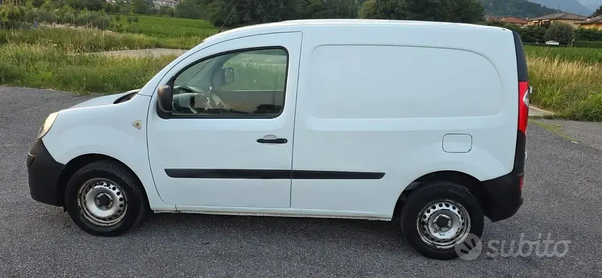 Usata Renault Kangoo 75 CV (55 kW) 2012 Bianco Monovolume