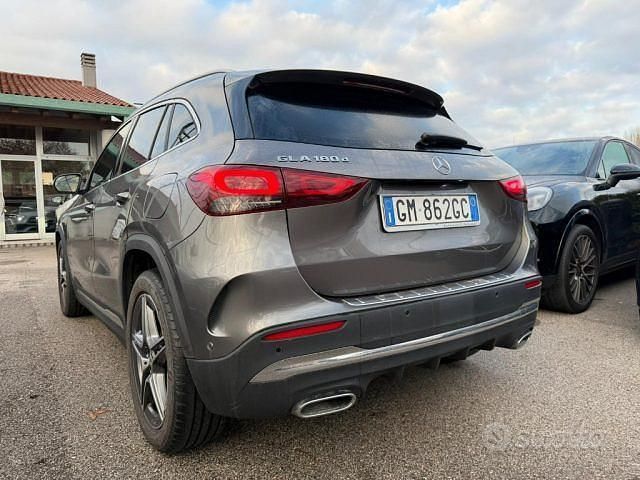Gebraucht Mercedes GLA180 Premium 116 PS (85 kW) 2023 Braun SUV