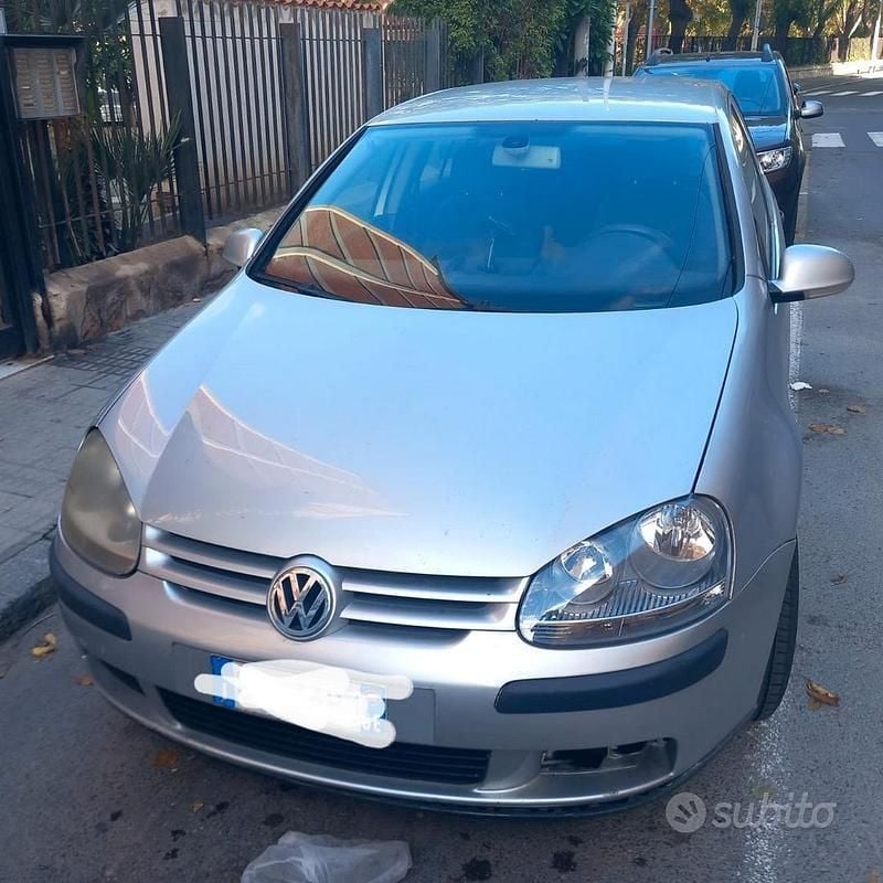 Grigio Usata 2004 VW Golf V Comfortline Tre volumi | 2200 € (Ottimo prezzo) - Immagine 1/4
