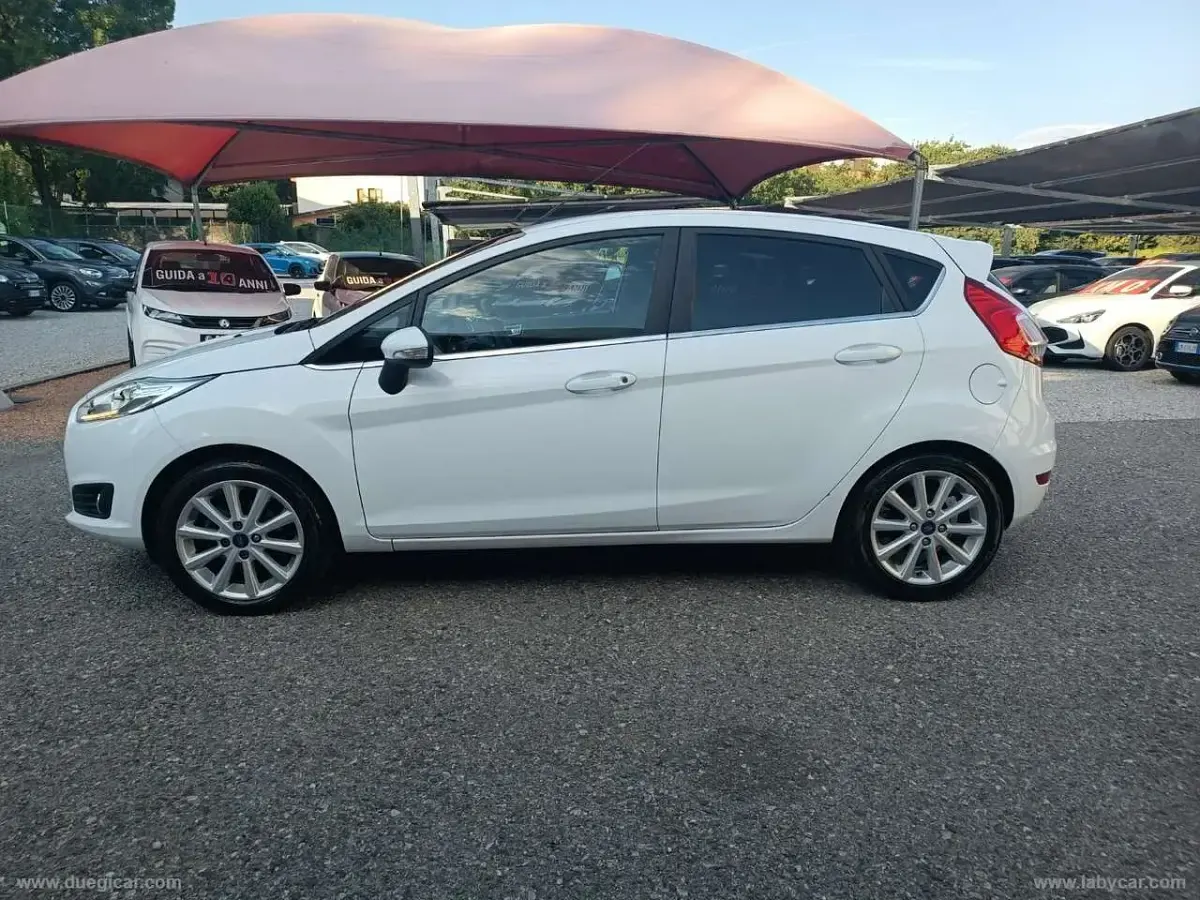 Usata Ford Fiesta Titanium 80 CV (58 kW) 2016 Bianco Utilitaria