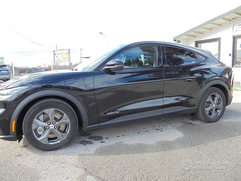 Usata Ford Mustang Standard Range 269 CV (197 kW) 2022 Nero Station wagon