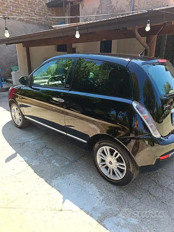 Usata Lancia Ypsilon 69 CV (50 kW) 2011 Nero Utilitaria