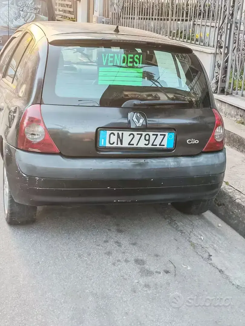 Usata Renault Clio 82 CV (60 kW) 2004 Nero Utilitaria
