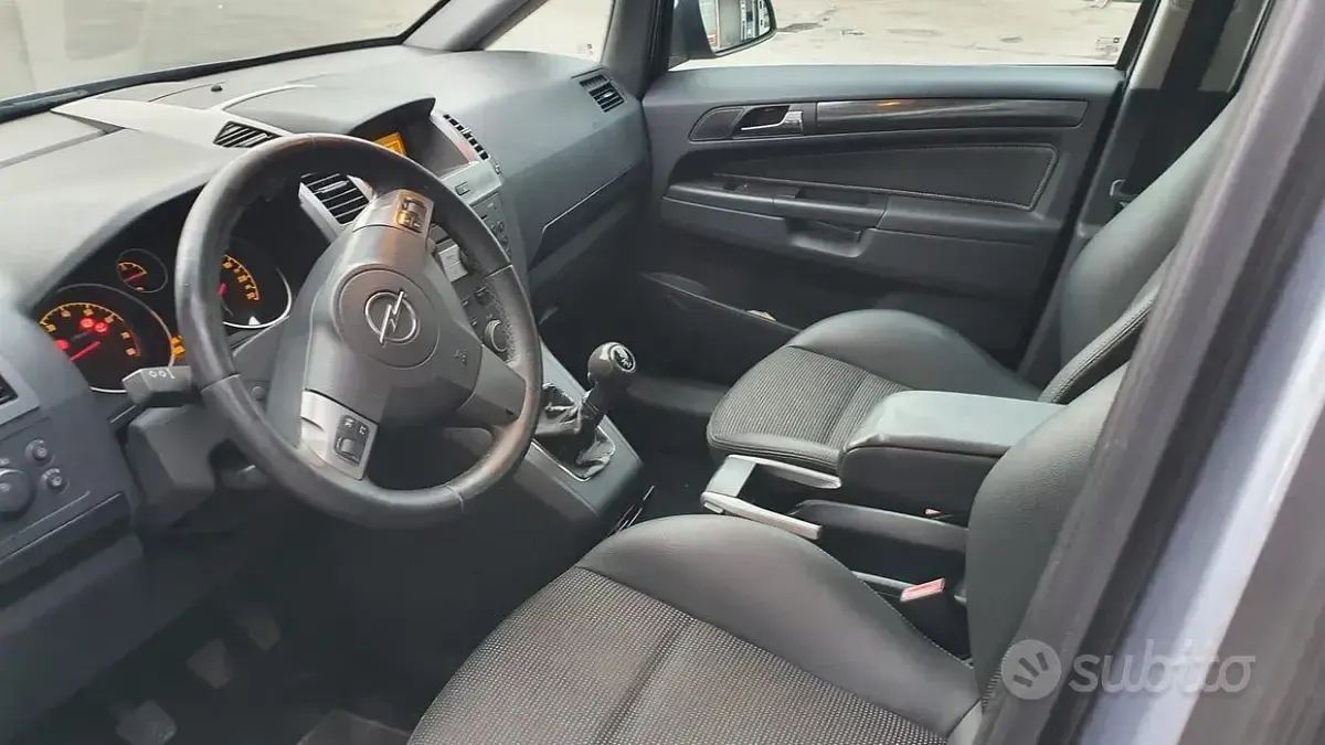 Usata Opel Zafira Cosmo 105 CV (77 kW) 2007 Grigio Monovolume