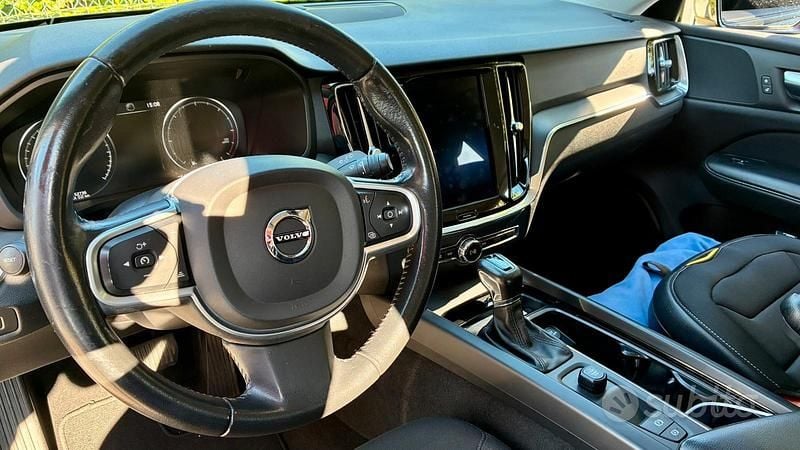 Usata Volvo V60 150 CV (110 kW) 2020 Nero Station wagon