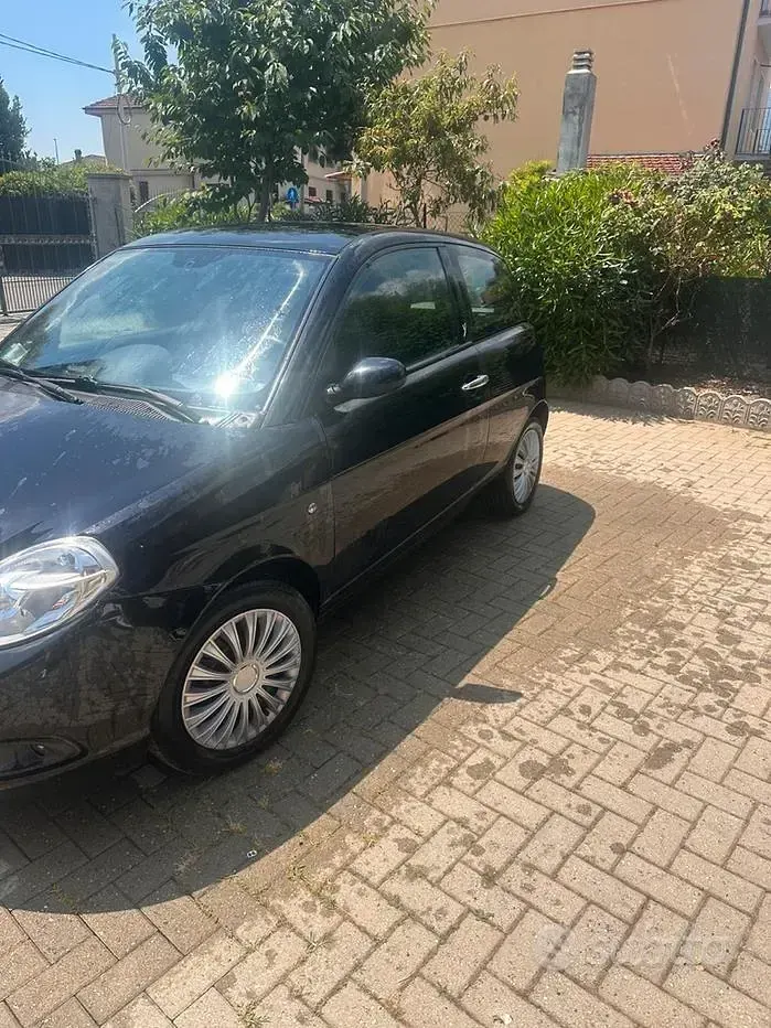 Usata Lancia Ypsilon 60 CV (44 kW) 2008 Nero Utilitaria