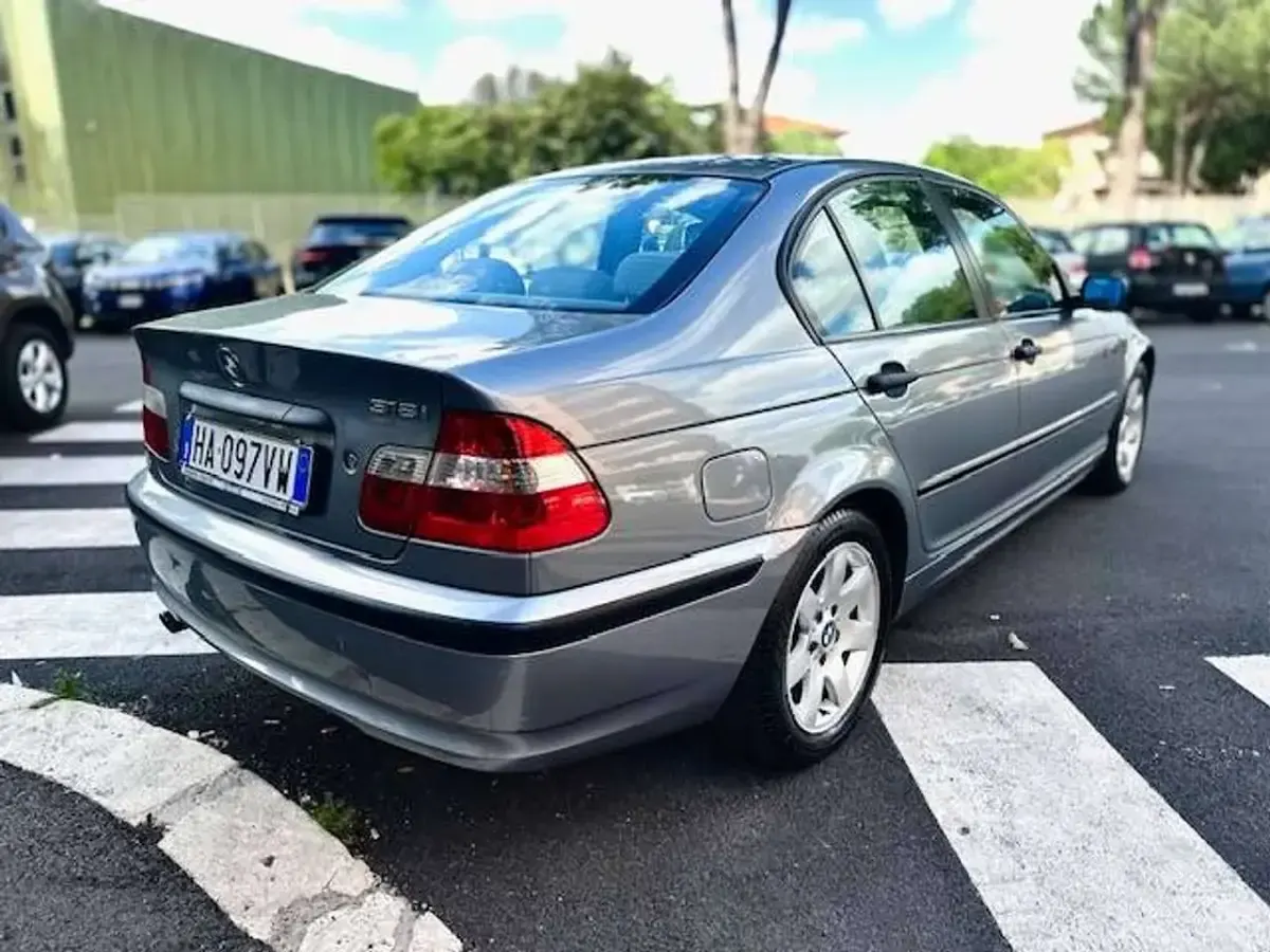 Usata BMW 318 143 CV (105 kW) 2004 Grigio Berlina