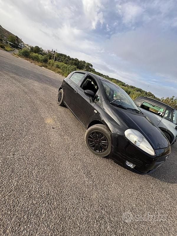 Usata Fiat Grande Punto 90 CV (66 kW) 2009 Nero Utilitaria