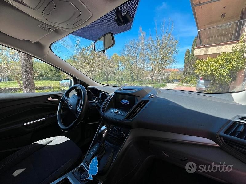 Usado Ford Kuga 120 CV (88 kW) 2019 Blanco SUV