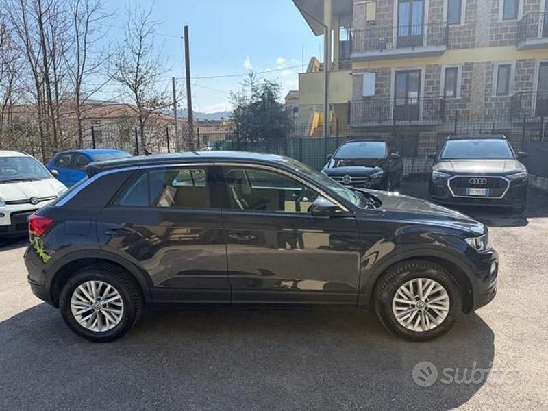 Usata VW T-Roc Advance 116 CV (85 kW) 2019 Grigio metallizzato SUV