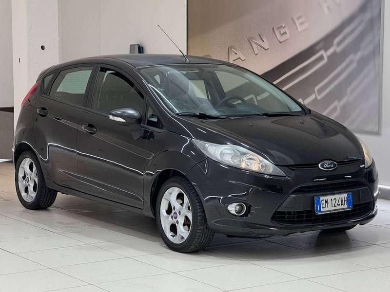 Usata Ford Fiesta Titanium 69 CV (50 kW) 2012 Nero Utilitaria