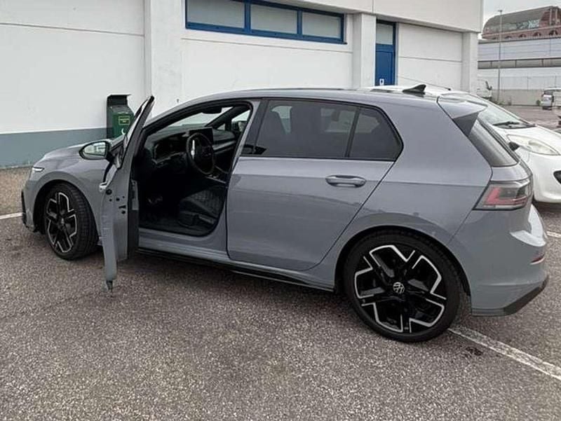 Usata VW Golf VIII R-line Plus 150 CV (110 kW) 2024 Grigio Berlina