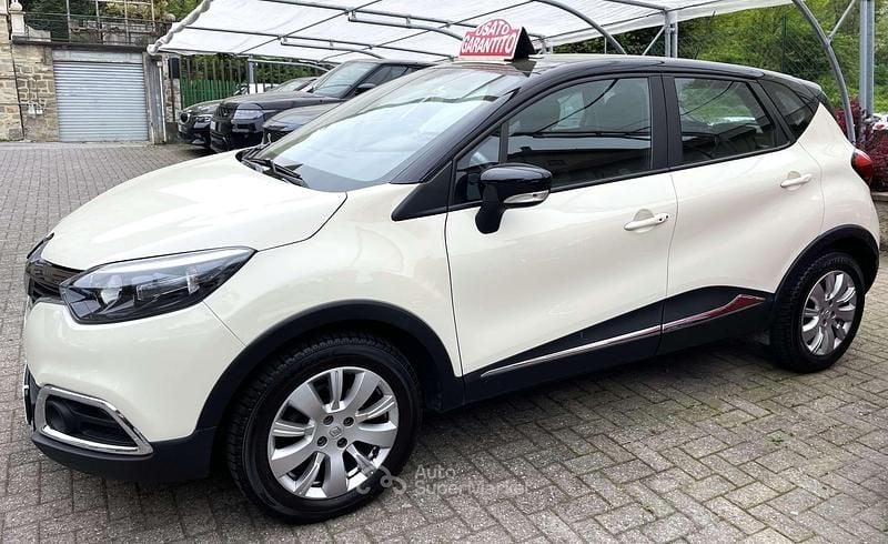 Usata Renault Captur 90 CV (66 kW) 2015 Beige SUV